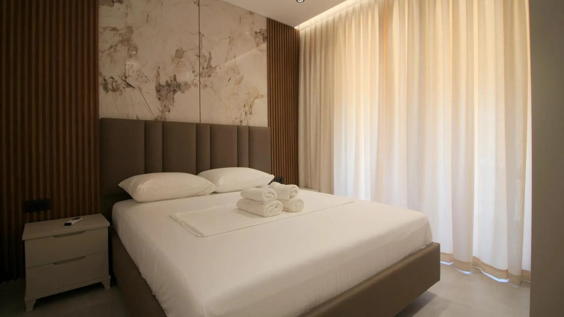 Veseli Luxury Apartments Σαράντα