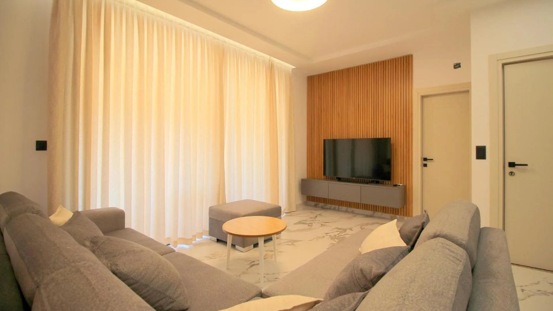 Veseli Luxury Apartments Σαράντα