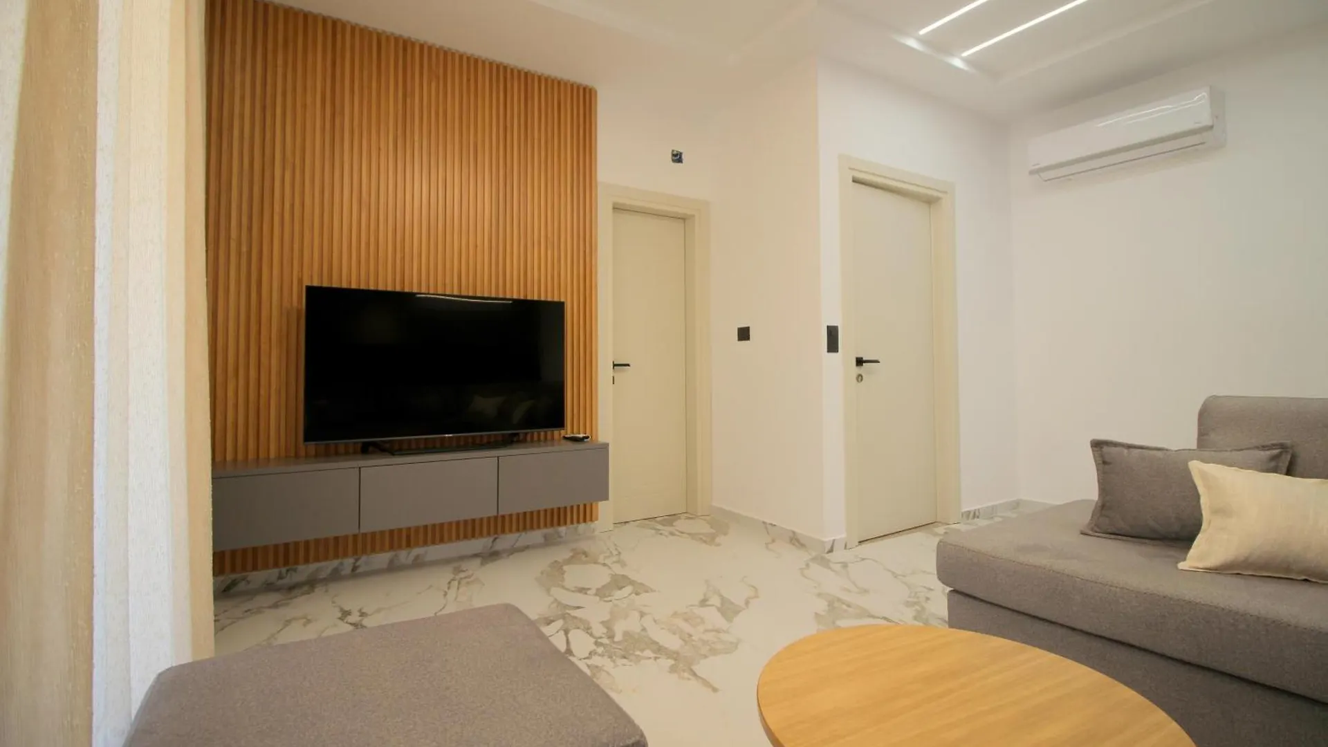Veseli Luxury Apartments Σαράντα